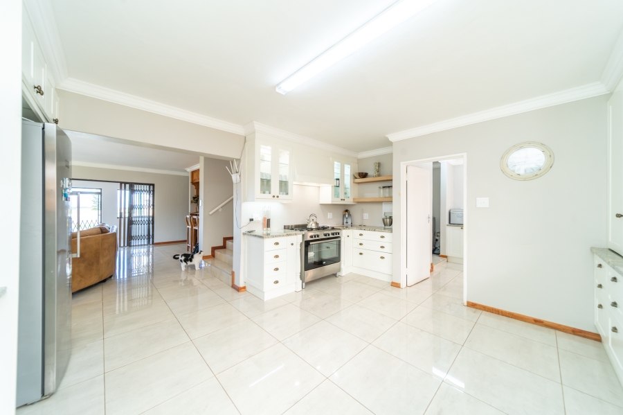 To Let 5 Bedroom Property for Rent in Vincent Heights Eastern Cape